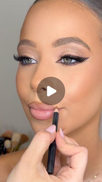 216K views · 21K likes | Edith Garib on Instagram: "NUDE LIP TUTORIAL  #edithgarib @taliaaramirezz  @morphebrushes Sweet Tea @feralcosmetics Skin Tight . . . . . . . #makeuptutorial #lip #lipstick #nudelipstick #makeupartist #morphe" Lipstick Tutorial Video, How To Do Lipstick, Nude Makeup Tutorial, Nude Lip Makeup, Lip Lipstick, Show Makeup, Lip Tutorial, Lipstick Tutorial, Lip Makeup Tutorial