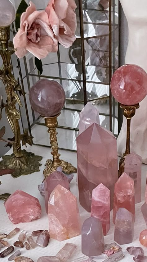 Crystal Room Decor Inspiration, Rose Quartz Interiors, Pink Witch Aesthetic, Rose Quartz Aesthetic, Pink Aesthetic Home, Room Inspo Pink, Treasure Core, Crystal Display Ideas, Princess Amethyst