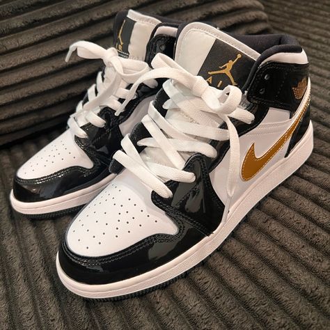 Never Worn. New Condition. No Box But Completely New. Size 6.5 In Boys, 8 In Women’s Jordans Air Force 1, High Top Jordans Outfit, Tenis Nike Jordan, Estilo Nike, Hoop Shoes, Tenis Jordan, Zapatillas Nike Jordan, Cute Jordans, Zapatillas Jordan Retro