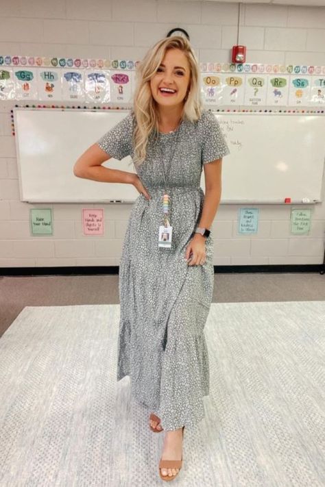 The best teacher dresses that will keep you comfortable and stylish in your classroom this year. Plus, ideas to style them! Fall Dresses Teacher, Teacher Outfit Dress, Teacher Dresses Elementary, Comfortable Professional Outfits, Professional Dress Outfits, Teacher Spring Outfits, Teacher Dress Outfits, Cute Teacher Outfits Elementary, Dresses For Teachers