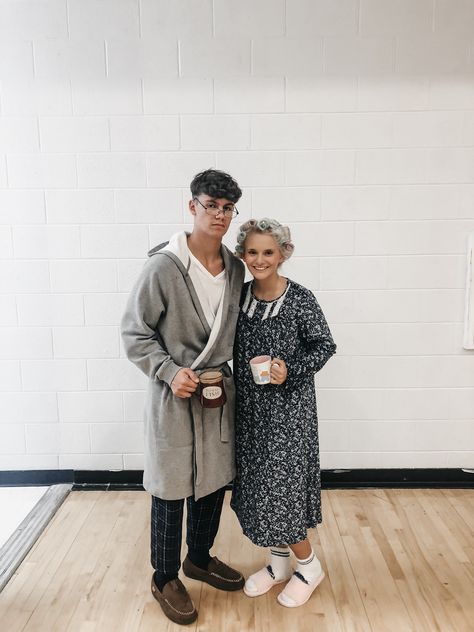 Old People Theme Party Ideas, Old People Halloween Costumes, Old People Party Theme, Senior Citizen Day Spirit Week, Senior Citizen Costume, Old People Costume, Easy Diy Couples Costumes, Diy Costumes Men, Old Man Costume