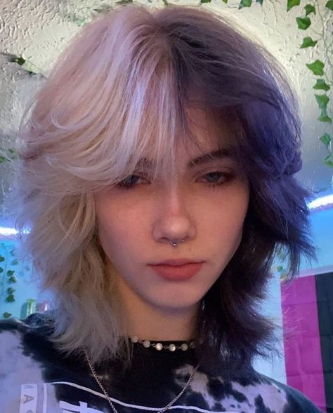 Nonbinary Haircuts, Asian Punk, Short Grunge Hair, Trendy Haircuts For Women, Dyed Hair Inspiration, Hair Inspiration Short, Emo Hair, E Girl, Girl Haircuts