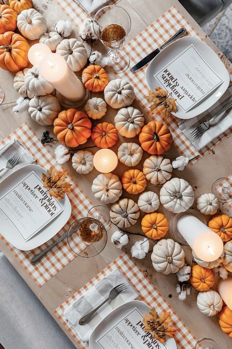 How to Create a Gorgeous Thanksgiving Tablescape | MomTrends Thanksgiving Table Settings Centerpieces, Learn About Me, Tablescape Thanksgiving, Diy Thanksgiving Centerpieces, Thanksgiving Table Setting Ideas, Pumpkin Tablescape, Thanksgiving Dinner Table Decorations, Thanksgiving Table Setting, Thanksgiving Dinner Party