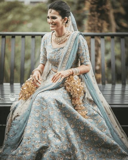 indian-engagement-dress 27 Latest Engagement Dresses for Women in India Blue Bridal Lehenga, India Outfits, Dresses Lehenga, Bridal Lehenga Designs, Latest Bridal Lehenga, Sabyasachi Lehenga, Gold Wedding Dress, Lehenga Wedding, Bride Outfits