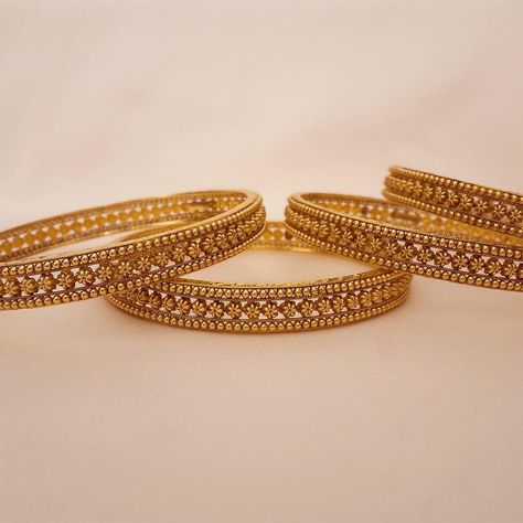 Gold Bangles Design 2024, Single Bangle Designs Gold Latest, Gold Bengals Designs, Simple Gold Bangles Indian, Gold Bangles Design Modern, Kangan Design Gold Bangles, Decent Jewellery, Gold Chudi, Gold Bangles Design Unique Latest