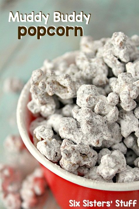 Gourmet Popcorn Recipes, Covered Popcorn, Chocolate Covered Popcorn, Muddy Buddy, Grandma Cooking, Dessert Parfait, Popcorn Treats, Six Sisters Stuff, Popcorn Snacks