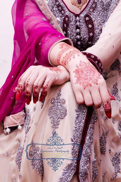 Bridal Pic, Fingers Mehndi, Simple Dimple, Engagement Mehndi, Pakistani Traditional, Expressions Photography, Mehndi Images, Engagement Mehndi Designs, Best Mehndi