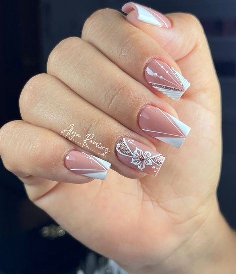 Manicure En Gel, Best Disney Songs, Tonight Show With Jimmy Fallon, Nails Butterfly, Uñas Nails, Nails Yellow, Most Paused Movie Scenes, Classy Nail Designs, Cute Simple Nails