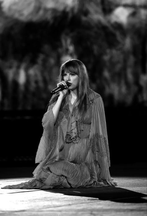 Taylor Swift Black And White, Taylor Swift Black, Wallpaper Taylor Swift, Taylor Swift Concert, Tour Posters, Long Live Taylor Swift, Live Taylor, Black And White Aesthetic, Taylor Swift Pictures