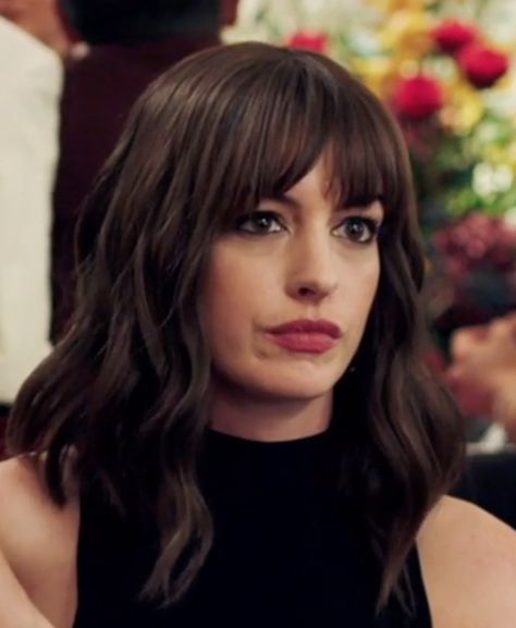 Anne Hathaway in The Hustle Anne Hathaway Hustle, The Hustle Anne Hathaway, Anne Hathaway Fringe, Anne Hathaway The Hustle, Anne Hathaway Hair Bangs, Ann Hathaway Hair, Anne Hathaway Hair Color, Anne Hathaway Bangs, Anne Hathaway Haircut