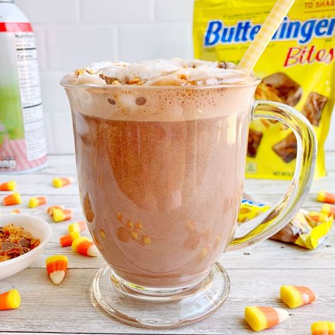 Today, we're making Butterfinger Hot Chocolate! This rich and chocolately drink is so warm and comforting. It's loaded with peanut butter. And, it tastes just like a Butterfinger candy bar thanks to a surprise (somewhat controversial) ingredient.So, let's get into it!This drink is a one pot, super fast, low effort recipe. Toss everything in a saucepan, whisk, and enjoy. That's it! And, though today's recipe only makes one serving, it's very easily doubled/tripled/quadrupled to be abl… Hot Cocoa Mix Recipe, Butterfinger Candy, Gluten Free Candy, Sugar Free Vegan, Hot Cocoa Mixes, Dessert Dips, Peanut Butter Lovers, Cocoa Mix, Milk Chocolate Chips