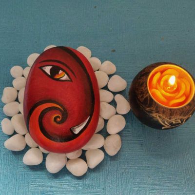 Stone Pictures Pebble Art, Decorative Pebbles, Handmade Photo Frames, Painted Pebbles, Stone Art Painting, Clay Wall Art, Ganesha Art, Rock Painting Patterns, Stone Pictures