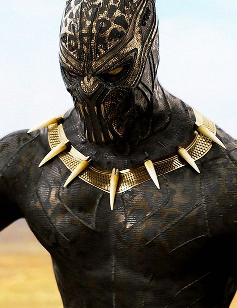 Erik Killmonger / Golden Jaguar in Black Panther Black Panther Helmet, Panther Images, Favorite Villains, Golden Jaguar, Panther Costume, Panther Pictures, Royal Lifestyle, Black Panther Costume, Erik Killmonger