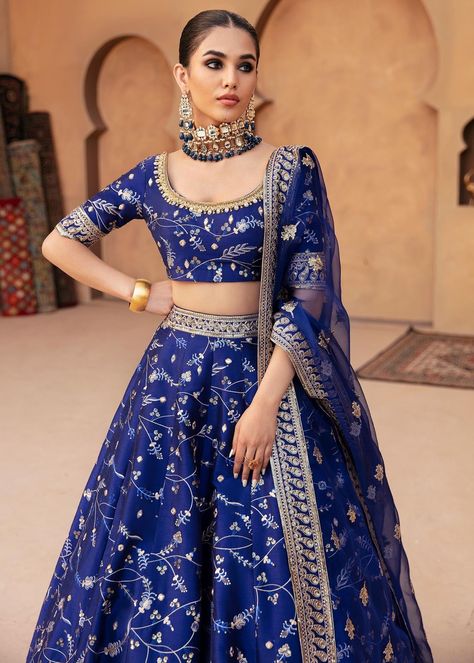 Royal Blue Lehenga Simple, Blue Lehenga Outfit, Royal Blue Indian Outfit, Blue Lehenga Designs, Flowy Lehenga, Royal Lehenga, Royal Blue Lehenga, Royal Blue Saree, Indian Bridesmaid Dresses