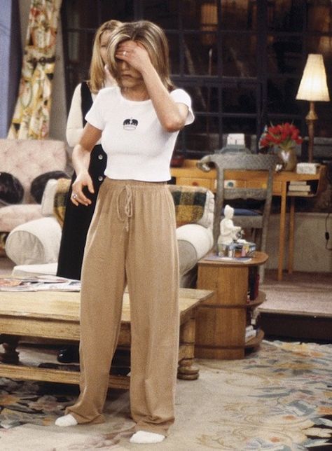 10 Uni Outfits Inspired By Rachel Green Friends Outfits 90s, Estilo Rachel Green, Rachel Green Style, Rachel Green Outfits, Green Outfits, Jenifer Aniston, 90s Inspired Outfits, Uni Outfits, Outfit 90s