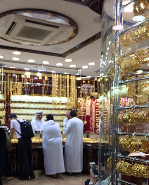 DUBAI CITY OF GOLD – Esprit Joaillerie Gold Souk, City Of Gold, Dubai Gold Jewelry, Ali Baba, Dubai City, Christmas Feeling, Gold Design, Jewelry Stores, Dubai