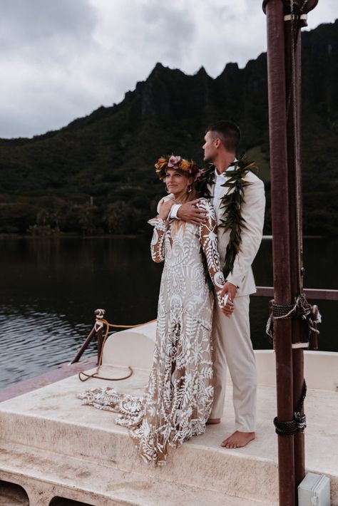 Hawaii Elopement Dress, Hawaii Beach Wedding Dress, Hawaii Marriage, Boat Elopement, Hawaiian Elopement, Elope In Hawaii, Hawaii Wedding Dress, Oahu Wedding Venues, Planning An Elopement