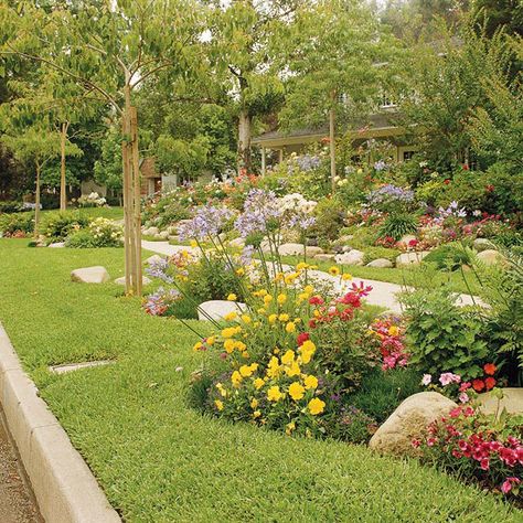 Give your sidewalk garden an extra bit of pizzazz with flowing curves: http://www.bhg.com/gardening/landscaping-projects/landscape-basics/sidewalk-garden-front-yard/?socsrc=bhgpin02082014createinterestwithcurves&page=2 Sidewalk Garden, Sidewalk Landscaping, Landscape Edging, Garden Help, Beautiful Flowers Garden, Landscape Projects, Colorful Garden, Shade Garden, Front Garden