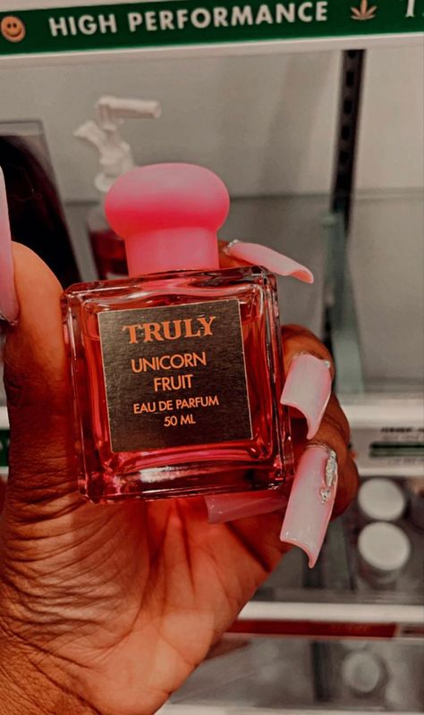 Best Perfumes For Black Women, Dark Feminine Fragrance, Dark Feminine Perfume Cheap, Expensive Smelling Perfume Women, Perfume That Makes You Smell Rich, Koleksi Parfum, Perfume Body Spray, Fragrances Perfume Woman, Body Hygiene