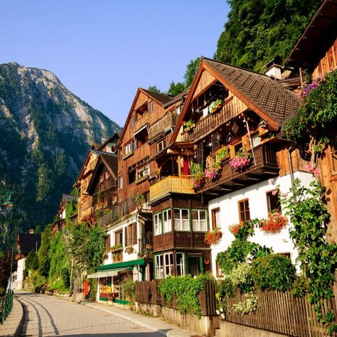 Flowers and Vintage Austrian Houses at UNESCO Hallstatt Town Lake in Austria Austrian House, Austrian Architecture, Chauffeur Service, Places In Europe, Fantasy House, Minivan, Western Europe, Car Hire, Dream Destinations