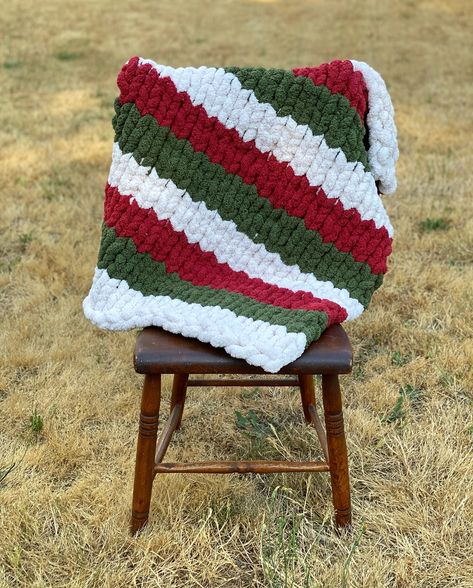 I love this color combo! ❤️ Found some partial skeins and made a baby size. Available now in my Etsy shop. #babyblanket #fingerknit #handknit #handmade #chunkyknits #blankets #photoprop #blanketyarn #hobbylobby #yarnbee #kitchenklutter Chair Blanket, Chunky Yarn Blanket, Knot Blanket, Finger Knitting Projects, Hand Knitted Throws, Christmas Crochet Blanket, Hand Crocheted Blanket, Knit Baby Blanket, Jumbo Yarn