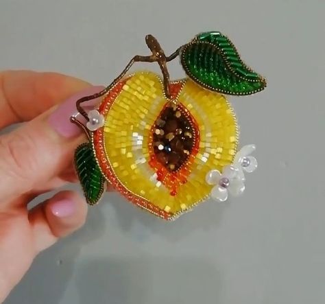 Beads Brooch, Bead Brooch, Beads Embroidery, Diy Pins, Beaded Brooch, Beaded Embroidery, Brooches, Seed Beads, Crochet Earrings