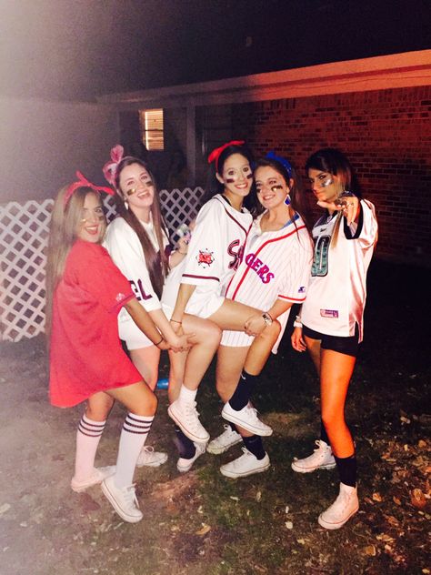 Cute Halloween outfit! Baseball babes Baseball Halloween Costumes For Women, Athlete Costume, Baseball Halloween Costume, Baseball Player Costume, Baseball Costume, Baseball Halloween, Baseball Costumes, Cute Halloween Outfits, Cute Group Halloween Costumes