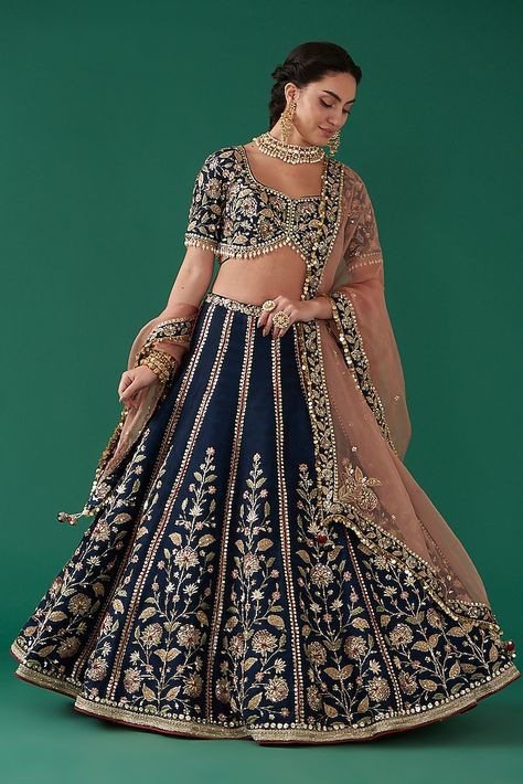 Mehendi Outfits, Lehenga Designs Simple, Wedding Clothes, Indian Clothes, Organza Dupatta, Indian Fashion Designers, Lehenga Designs, Wedding Outfits, Silk Organza