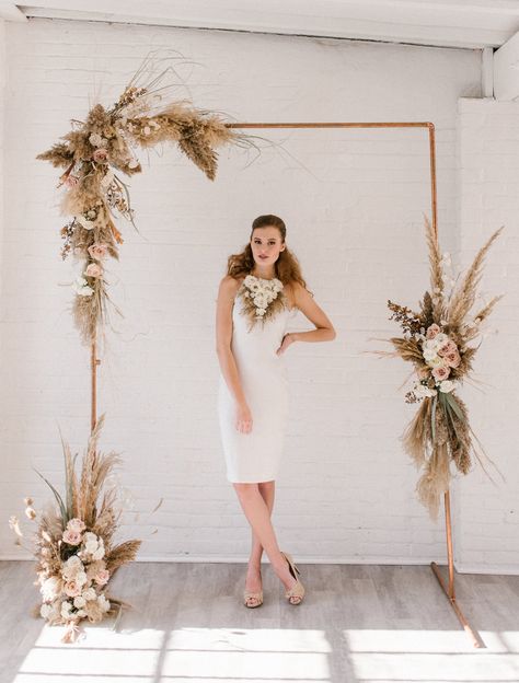 Pampas Decor, Ruangan Studio, Grass Backdrops, Tafel Decor, Diy Wedding Backdrop, Flowers And Greenery, Wedding Arbour, Grass Wedding, Pampas Gras