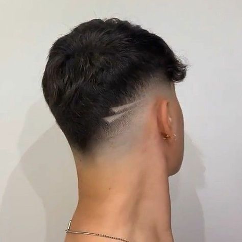 Design Haircut Men, Mid Fade En V, Low Fade En V, Low Fade Em V, V Haircut, V Fade, V Cut Hair, Crew Cut Haircut, Mid Fade Haircut