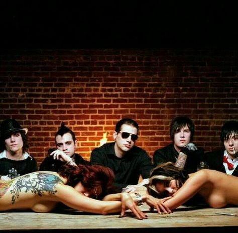 Avenged sevenfold album city of evil Evil Photoshoot, Waking The Fallen, City Of Evil, Jimmy The Rev Sullivan, Jimmy The Rev, Zacky Vengeance, Synyster Gates, Avenged Sevenfold, Glam Metal