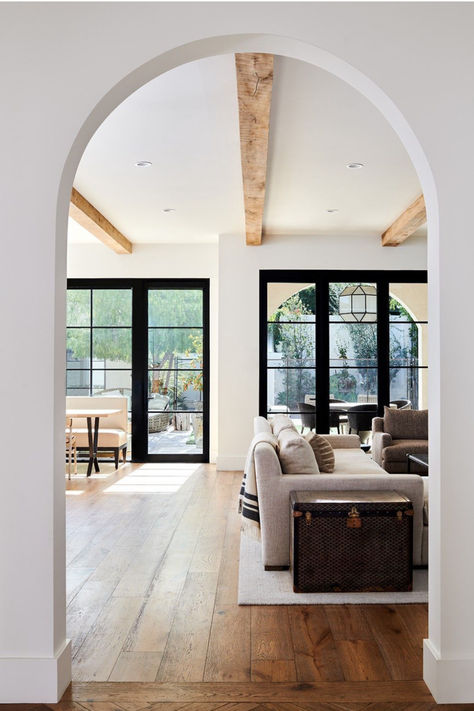 E&K Vintage Wood Rough Sawn Oak Box Beams with Natural finish installed in the great room of a luxury home in Georgia. Rough Sawn Wood Ceiling, Pine Beams Living Room, Wooden Beams On Ceiling, Natural Wood Windows, White Oak Ceiling Beams, Flat Ceiling Beams, Faux Beams Living Room, Great Room With Beams, Becky Owens Design