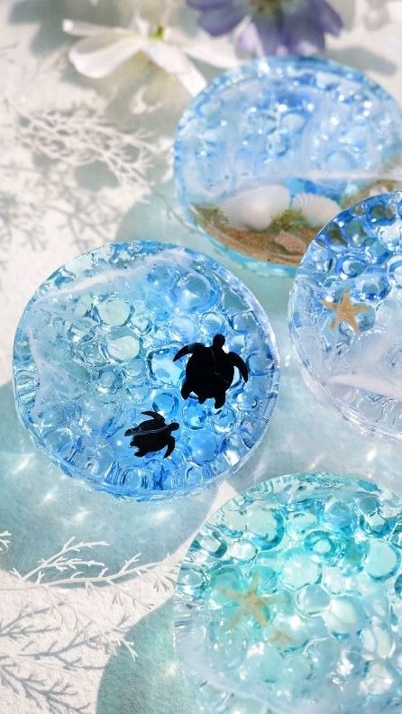 Let's Resin (@letsresin) • Instagram photos and videos Water Resin Art, Uv Resin Ideas, Resin Coasters Ideas, Resin Coasters Diy, Layers Of Ocean, Uv Resin Crafts, Diy Crafts Easy At Home, Diy Resin Gifts, Resin Art Canvas