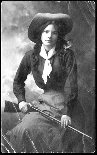 Western 6 Old West Photos, Foto Cowgirl, Serial Experiments Lain, The Deep South, Annie Oakley, Postal Vintage, Wilde Westen, Into The West, Cowgirl Art