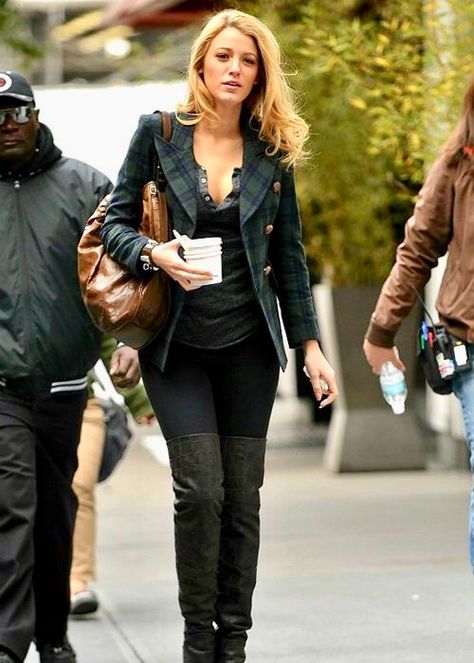 Blake Lively Aesthetic, Blake Lively Casual, Coffee And Shopping, Serena Style, Serena Van Der Woodsen Outfit, Blake Lively Outfits, Blake Lively Family, Mode Gossip Girl, Blake Lovely