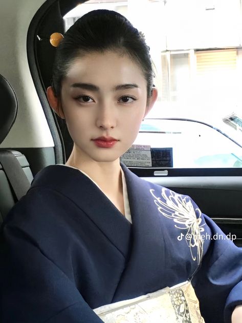 Kimono Makeup, Japanese Hairstyle Traditional, Wedding Menu Design, Eastern Makeup, Wedding Menus Design, Japan Makeup, Japanese Wedding, Beauty Posters, Japanese Makeup