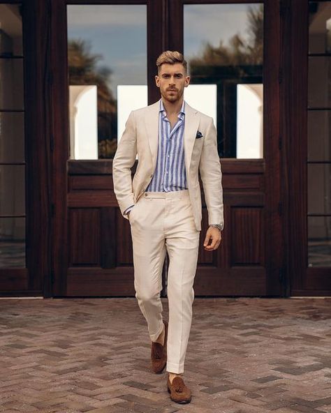 Hunter Vought, Fine Dining Outfit, Loro Piana Men, Casual Suits, Dining Restaurant, Over Dress, Just For Men, Dapper Men, Fine Dining Restaurant