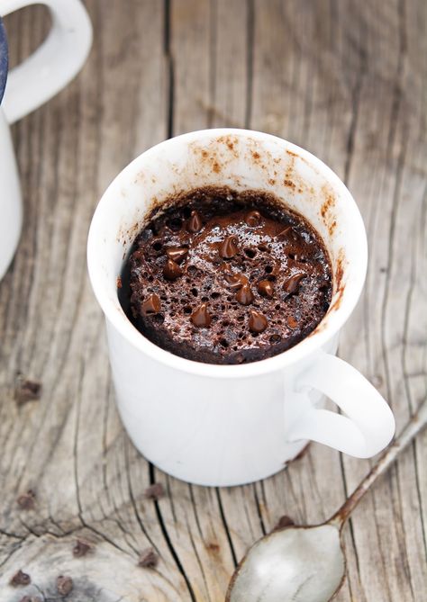 (Paleo) 1-Minute Chocolate Brownie In A Mug Chocolate Brownie In A Mug, Paleo Muffin Recipes, Paleo Mug Cake, Paleo Brownies, Paleo Muffins, Brownie In A Mug, Brownie Cups, Cake Mug, Paleo Baking