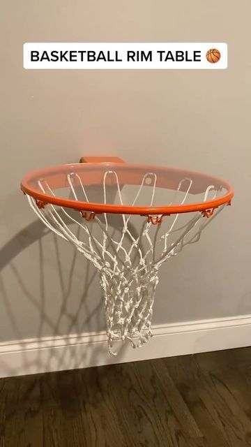 Basketball Rim Table, Diy Basketball Lamp, Diy Basketball Decor, Boys Basketball Room, Men Room Ideas Bedrooms, Diy Basketball Hoop, Rim Table, Basketball Themed Bedroom, Basketball Room Decor