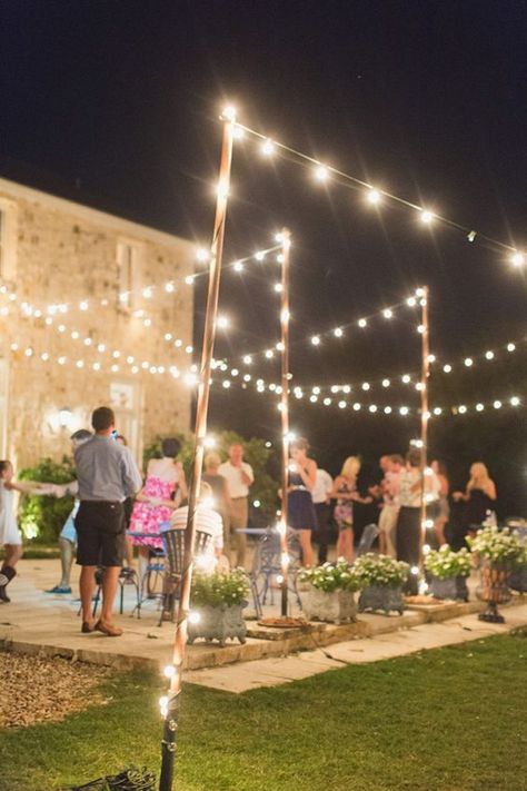 Rustic String Bistro Lights Wedding Decor Ideas / http://www.himisspuff.com/string-bistro-lights-wedding-ideas/2/ Wedding Supper, Outdoor Restaurant Patio, Truck Garden, Backyard Wedding Lighting, Wedding Reception Lighting, Deco Champetre, Restaurant Patio, Alpine Plants, Modern Wedding Inspiration