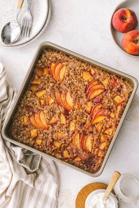 High Protein Peach Baked Oatmeal (with fresh peaches) High Protein Peach Muffins, Peach Quinoa Bake, High Protein Baked Breakfast, Healthy Peach Oatmeal Bake, High Protein Blueberry Peach Quinoa Bake, Peach Baked Oats, Peach Brunch Recipes, High Protein Peach Recipes, Breakfast With Peaches