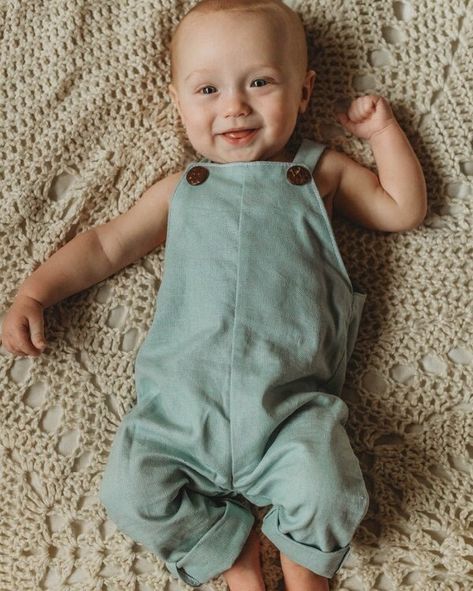 Baby Ash is a pair of unisex overalls designed for woven fabrics. Each pair of overalls features a rolled hem and has the option to add a front pocket. The back comes to a point to help give them a unique look. Ash offers a pants and shorts option making this pattern perfect for whatever season you are in! Baby Ash is designed for woven fabrics. Sewing Level: Beginner Pattern pieces for sizes Newborn - 2T Print at home US letter pattern pieces (A4 compatible) A0 Copyshop file for pattern pieces Baby Overalls Pattern, Sewing Pattern Pants, Dungaree Pattern, Baby Romper Pattern, Pattern Pants, Romper Pattern, Baby Sewing Patterns, Pattern Pieces, Woven Fabrics