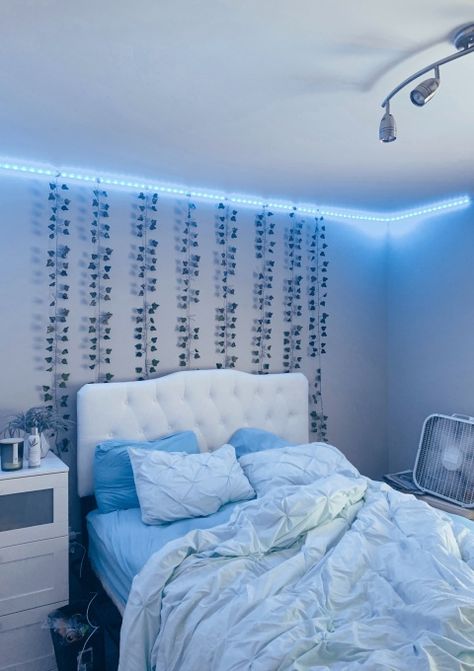 Light Blue Room Color Scheme, Light Blue Painted Bedroom, Blue Aesthetic Room Ideas Bedrooms, Blue Bedrooms For Girls Ideas, Light Blue Bedroom Ideas For Teens, Cute Blue Room Ideas, Blue Themed Room Aesthetic, Sky Blue Bedroom Ideas, Light Blue Room Ideas Bedroom