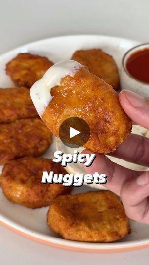 161K views · 1.2K reactions | HIGH PROTEIN, LOW CALORIE Spicy Chicken Nuggets 🤤 Macros (for 4 nuggets) ⬇️ 277 calories 38g protein 11g carb 10g fat Ingredients for 4 servings (16 nuggets) ⬇️ Marinade ⬇️ 1lb ground chicken 1/2 tsp salt 1/2 tsp garlic powder 1/2 tsp paprika 1/2 tsp cayenne 1 tosp hot sauce Dry mixture ⬇️ 100g cheese protein chips (quest, atkins, etc) 21g corn flakes 1 tosp baking powder ➡️ crush or blend for better coverage ➡️ air fry 8-10 minutes, 375 degrees #chicken #chickennuggets #spicynuggets #easyrecipe #macrofriendly #mealprep #caloriedeficit #food #healthy #recipe #easyrecipe #weightloss #fatloss #lowcalorie #highprotein #gym #fitness #nutrition #doosi #doosifit | doosifit | doosifit · Original audio Spicy Chicken Nuggets, Protein Chips, High Protein Low Calorie, Corn Flakes, Hot Spicy, Ground Chicken, Air Fry, Chicken Nuggets, Food Healthy