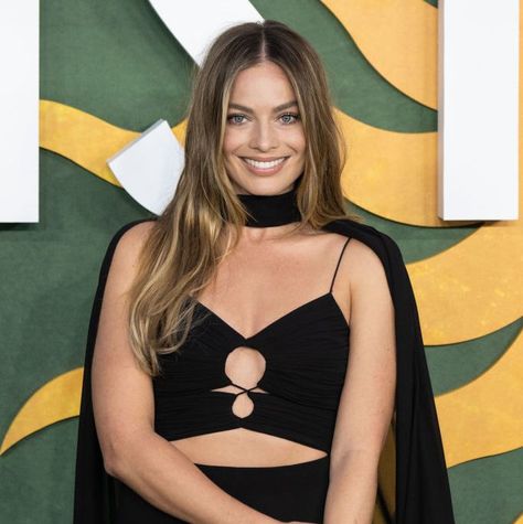 "Amsterdam" European Premiere – Arrivals Margot Robbie Brown Hair Brunettes, Margot Robbie Dark Blonde Hair, Margot Robbie Brown Hair, Brunette Hair Colour, Blonde And Brunette Hair, Long Bob Ombre, Robbie Margot, Margot Robbie Hair, Blonde And Brunette