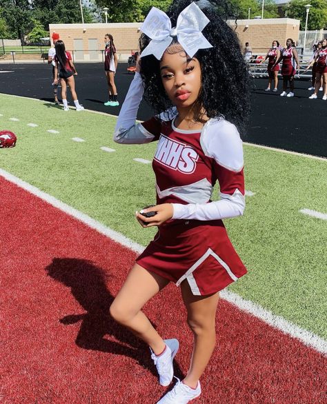 Baddie Cheerleaders, Black Cheerleaders, Cheerleader Outfit, Cute Cheer Pictures, Cheer Poses, Cheerleading Hairstyles, Cheer Life, Cute Cheerleaders, Cheerleader Costume