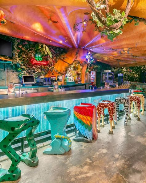 Zoo Cafe Design, Jungle Theme Restaurant Interior Design, Jungle Themed Restaurant, Jungle Cafe Design, Themed Cafe Ideas, Rainforest Cafe Aesthetic, Hillside Restaurant, Rainforest Restaurant, Tropical Core Aesthetic