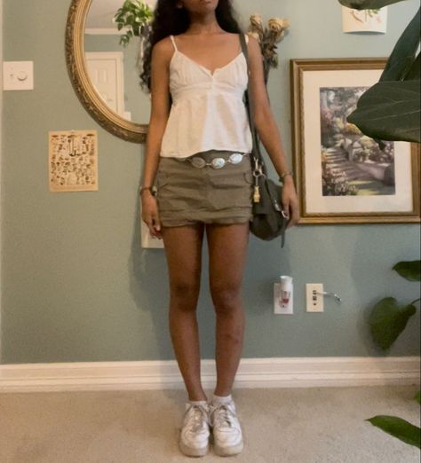 Tan Cargo Skirt Outfit, Green Cargo Skirt Outfits, Green Cargo Skirt, Cargo Skirt Outfit, Uni Fits, Nyc Clothes, Skort Outfit, Green Cargo, Cargo Skirt