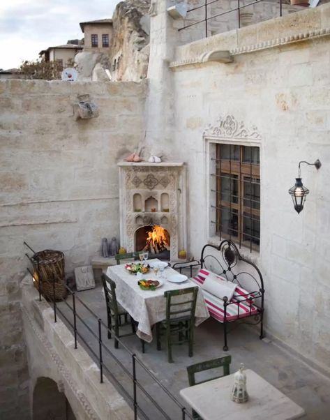 Best Things to Do in Cappadocia, Turkey When Visiting - Thrillist Natural Interior, The Balcony, Rooftops, World Of Interiors, Home Fashion, 인테리어 디자인, Table And Chairs, Exterior Design, Outdoor Dining