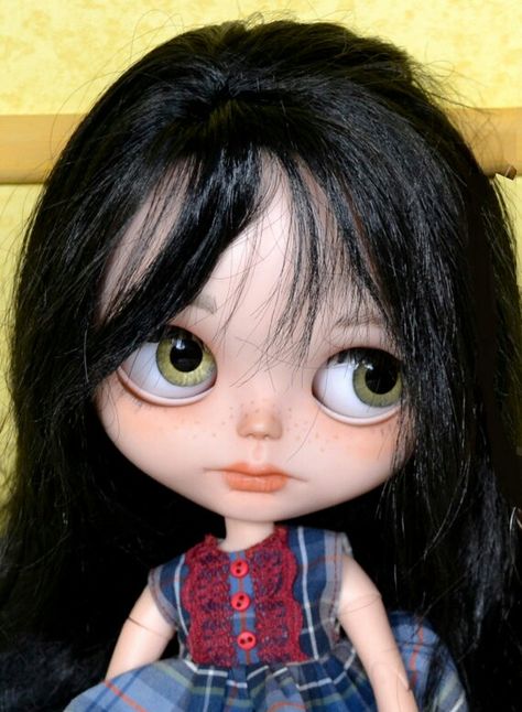 Bb Green Eyes Dark Hair, Black Hair Green Eyes, Hair Green Eyes, Color Pairs, Kawaii Doll, Unique Dolls, Custom Blythe, Doll Parts, Natural Lashes